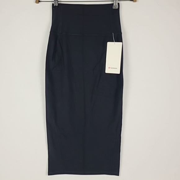 NWT Lululemon Nulu ™ Slim-Fit HR Skirt Size 4 Black - Picture 1 of 6